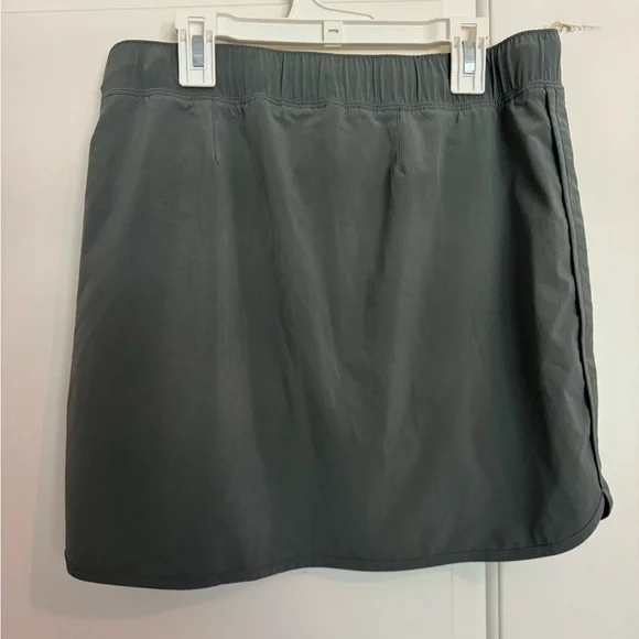 Athleta Green Skort with Zipper Pockets - Picture 2 of 5